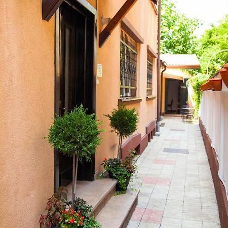 Guesthouse Smart Bucharest Luaran gambar