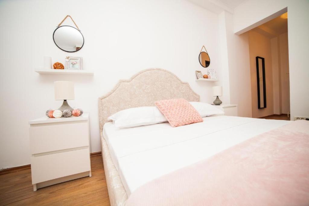 Guesthouse Smart Bucharest Luaran gambar