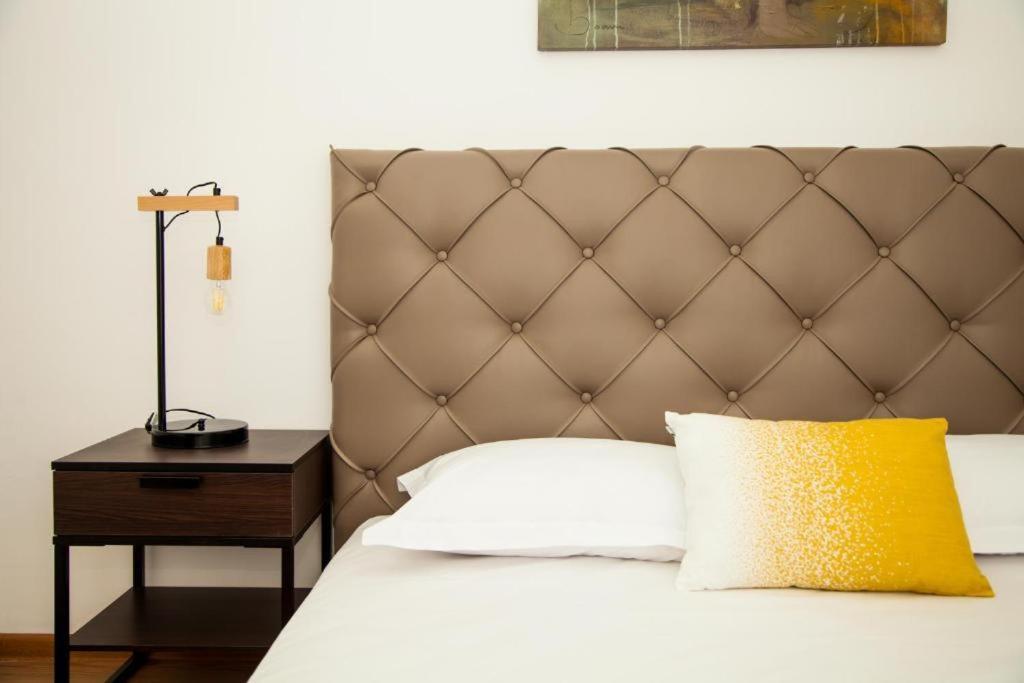 Guesthouse Smart Bucharest Luaran gambar