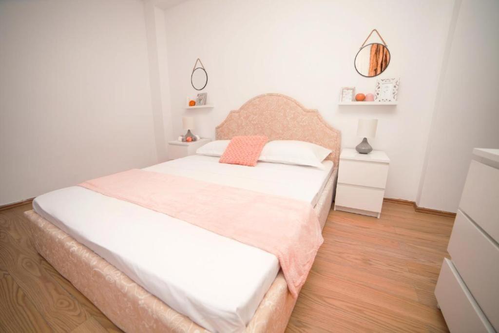 Guesthouse Smart Bucharest Luaran gambar