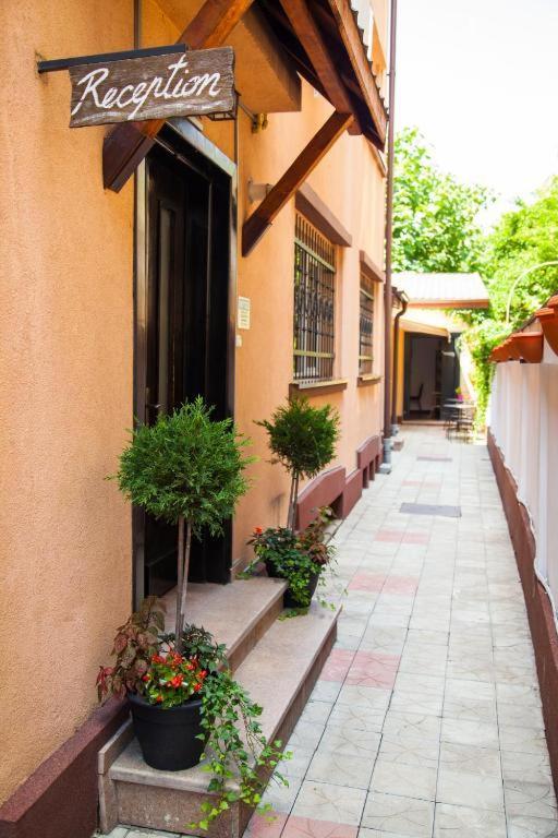 Guesthouse Smart Bucharest Luaran gambar